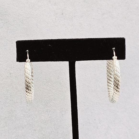 Sterling 925 Textured Rope Hoop Earrings - Picture 6 of 12